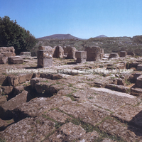 Ruínas do Templo de Apolo na acrópole.