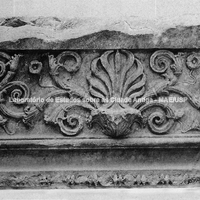Templo helenístico de Apolo. Capitel de pilastra "en sofa". (Paris, Museu do Louvre)
