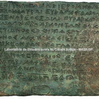 Tabuleta de bronze inscrita recordando um empréstimo feito pelo Santuário de Zeus Olímpio à pólis de Lócris - 350-250 a.C. - Reggio Calabria, Museo Nazionale (Cat. 346/I. Foto: Andrea Baguzzi, Milano).