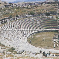 Teatro. Construído no Período Helenístico e reconstruído em Período Romano.