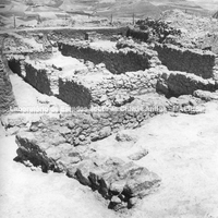 Morgantina, Área III, plano do planalto superior, assentamento arcaico com pequeno quadrado e rua (trincheiras 7 e 8;  Universidade de Princeton).