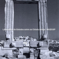 Naxos. Porta de templo jônico inacabado, denominada "Portara". 