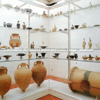 Uma parte do Museu Arqueologico de Naxos com equipamento proveniente das tumbas nas necrópolis do séc. V e VII a.C. Fotografia: Francesco Alaimo.
