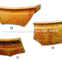 Fragmentos de cerâmica proveniente do preenchimento de um silo-bóthros: fragmento de deinoi de tipo Eubóico.




