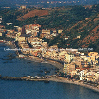 Parte norte da moderna cidade de Giardini Naxos. Beira-mar dando sobre a baía.Fotografia: DeA Picture Library.