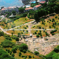 Vista aérea da área de escavação no promontório de Schisò (foto 2004).