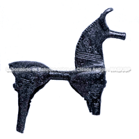 Cavalo de bronze do período geométrico (Museu de Olímpia).
