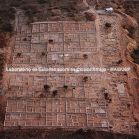 Casas na cidade nova de Olinto. Final do século V - século IV a.C. Grécia, 1996.  Projeto casas.