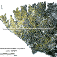  Imagens de satélite cobertas com a planta da khóra de Quersoneso (J. Trelogan/ICA. Cortesia de G. Nikolaenko).