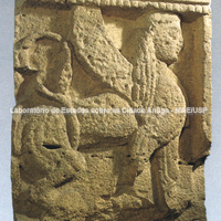 Selinonte: métopa de pedra calcária com sphinx alada - metade do VI a.C. - Palermo, Museo Archeologico Regionale “A. Salinas”.