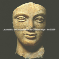 Cabeca feminina de mármore de uma métopa do templo E, 470-460 a.C.