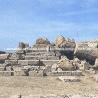 Acrópole. Templo B visto a partir do leste.