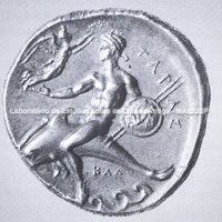 Estater de prata com imagem do herói Taras sobre golfinho. Século V a.C.