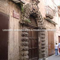 Porta do Palazzo Zigrino, séc. XVII, que foi construído ná área da cidade grega mais antiga. 
