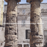 Templo arcaico da piazza Castello, vista das colunas a partir do sul.