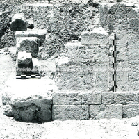 Aparelho pseudo-Isódomo regular no quarteirão púnico do período tardio, na colina de Byrsa. (Foto de Serge Lancel)