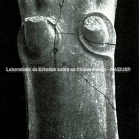 Estátua de uma adoradora vestindo roupas púnicas: De Utica (III século a.C)