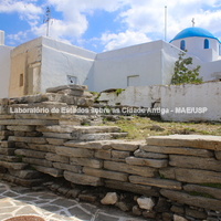 Fundações do templo de Atena adicionas ao Kastro e habitações. 
